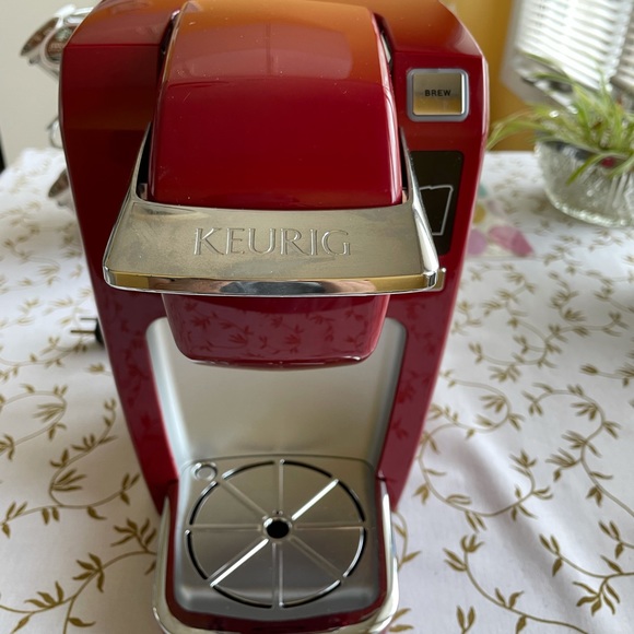 Keurig single serve K cup pod coffee maker